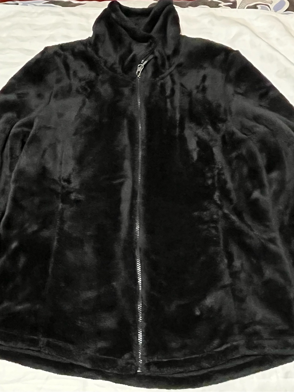 Plush Black Full-Zip Teddy Jacket for Women faux Fur Look
15-me